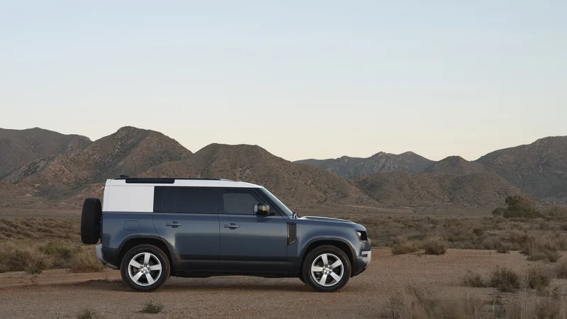 Land Rover Defender Hard Top exterior