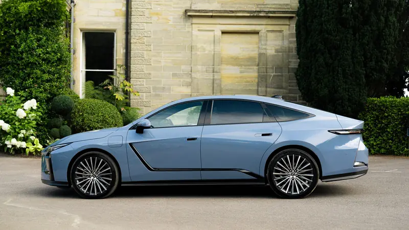 Lexus ES exterior