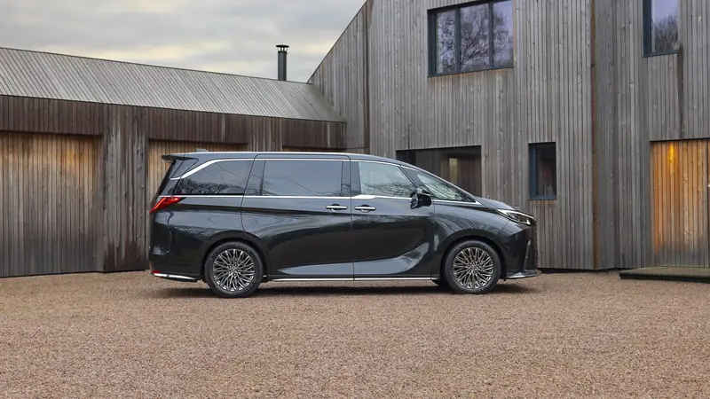 Lexus LM exterior
