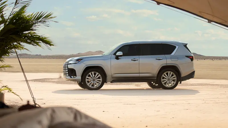 Lexus LX exterior