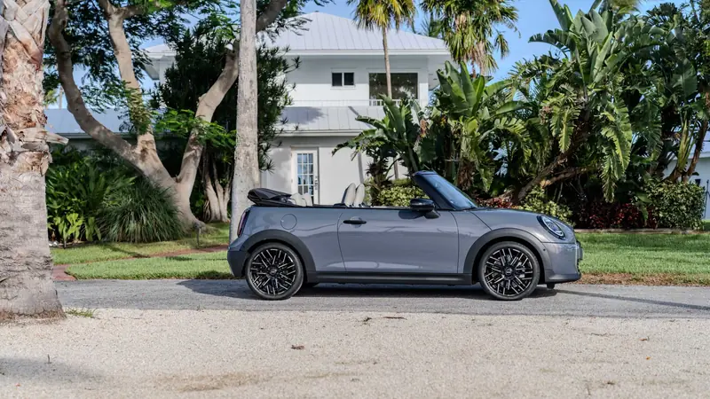 MINI Cooper Convertible exterior