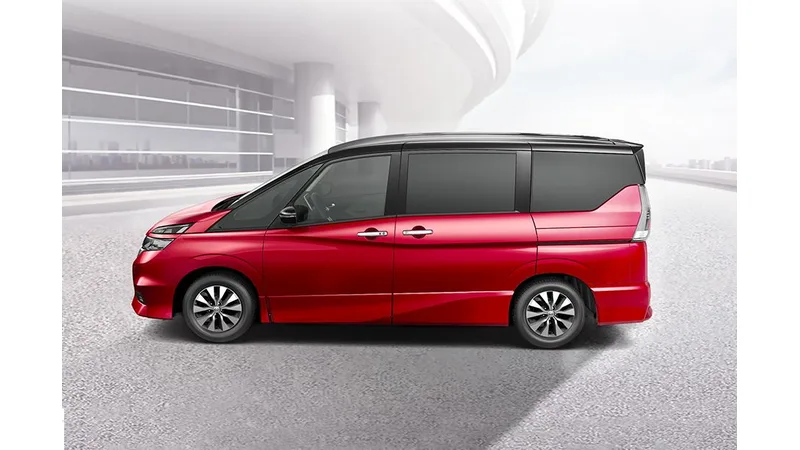 Nissan Serena z zewnątrz