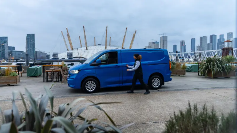 Volkswagen Transporter Double Cab Dropside exterior