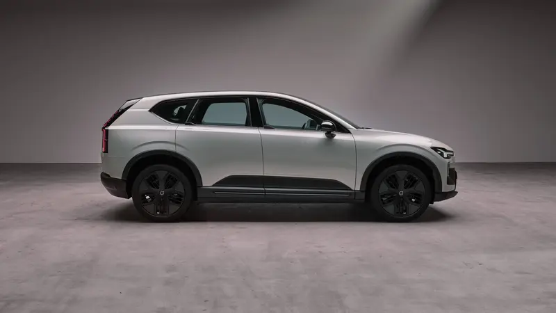 Volvo EX60 Cross Country exterior